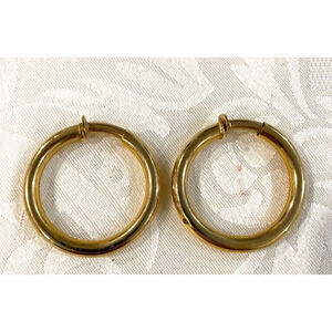 Vintage Napier spring closure hoop earrings 1 1/2 " diameter